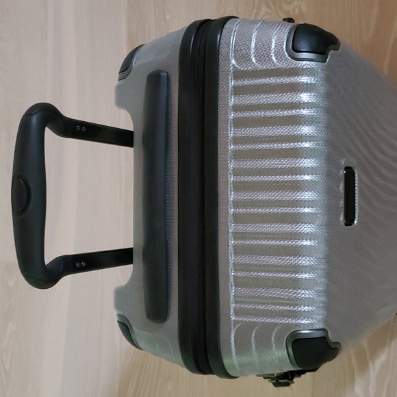 Tumi Latitude International Carry-On Spinner Luggage in Silver - Picture 3 of 11